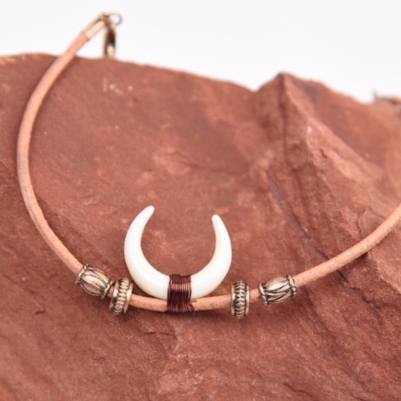 Horn Charm Bracelet - Picture 2 of 3